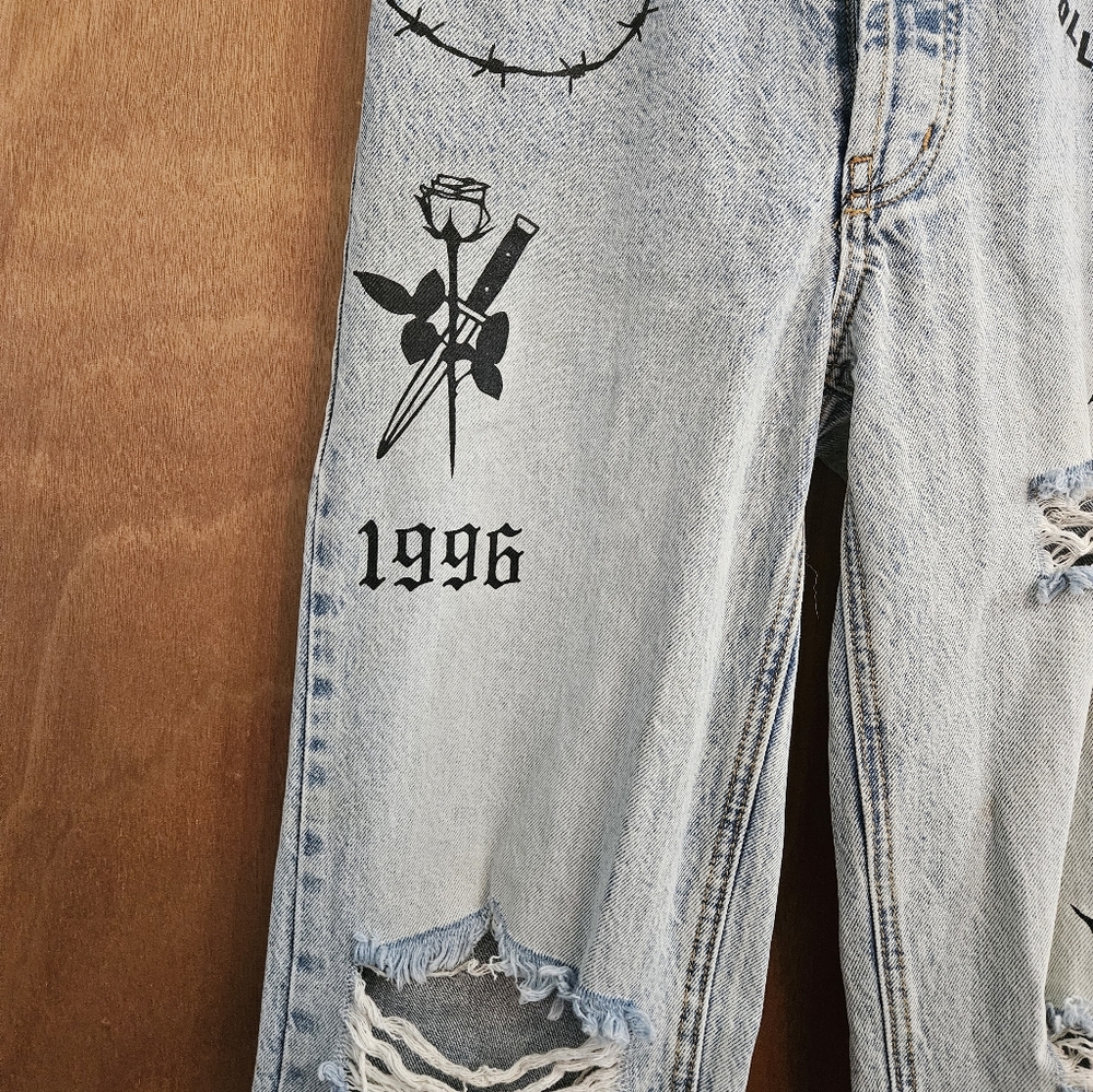 Revice Denim Jeans Sz 25 Distressed Graphics Hollywood Snake Rose Los Angeles - Picture 3 of 10